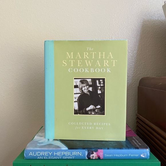 Martha Stewart Green and Blue Cookbook - Picture 1 of 8
